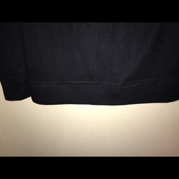 light weight beautiful cross logo sweater - Picture 7 of 7